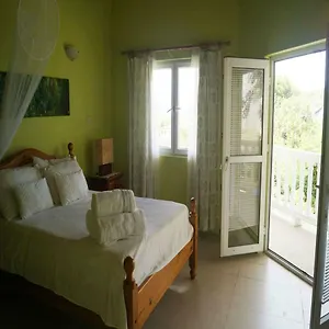A Private In Paradise, Vieux Guest house